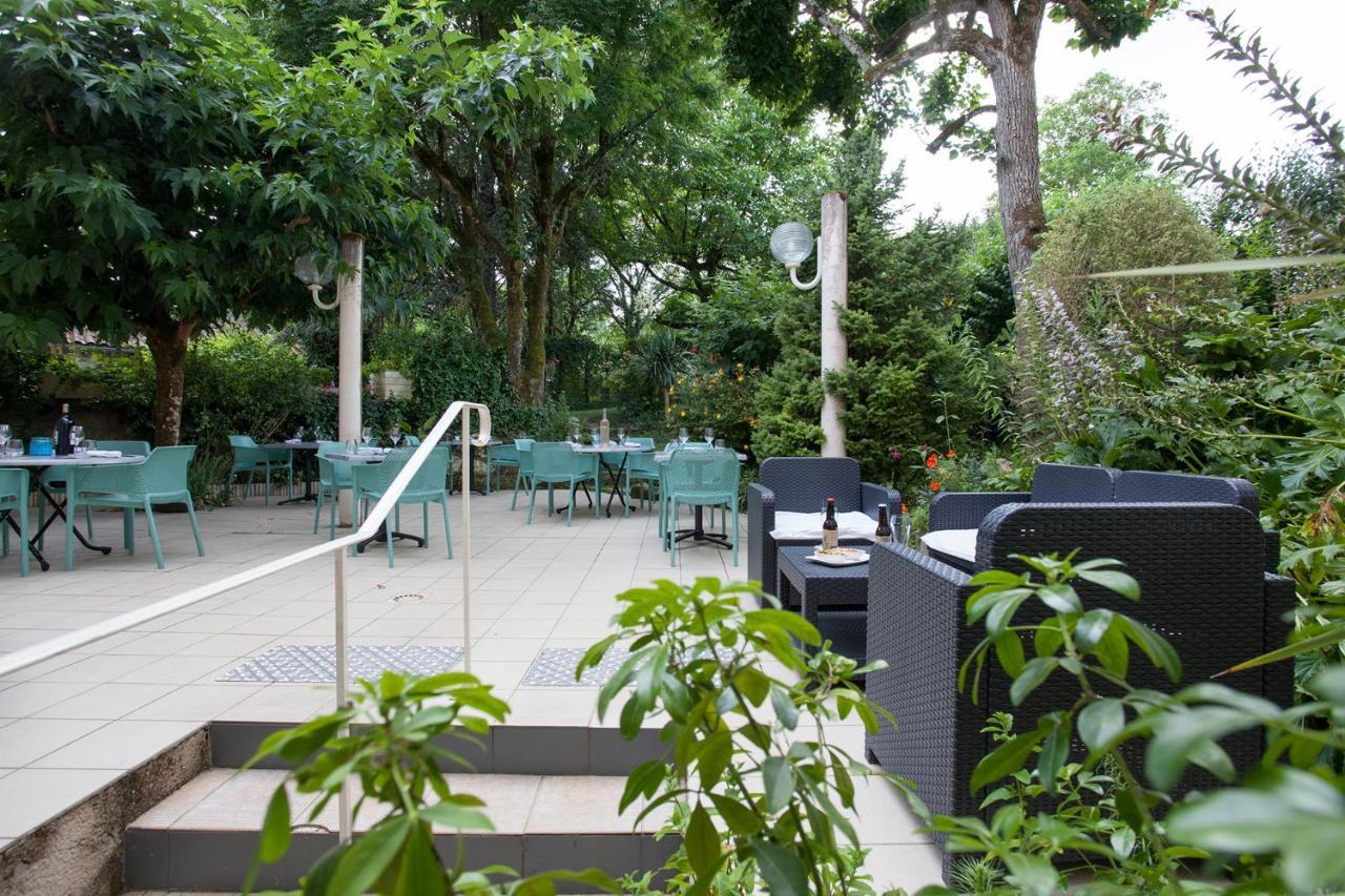 Hotel Le Lion D'Or Manzac-sur-Vern Esterno foto
