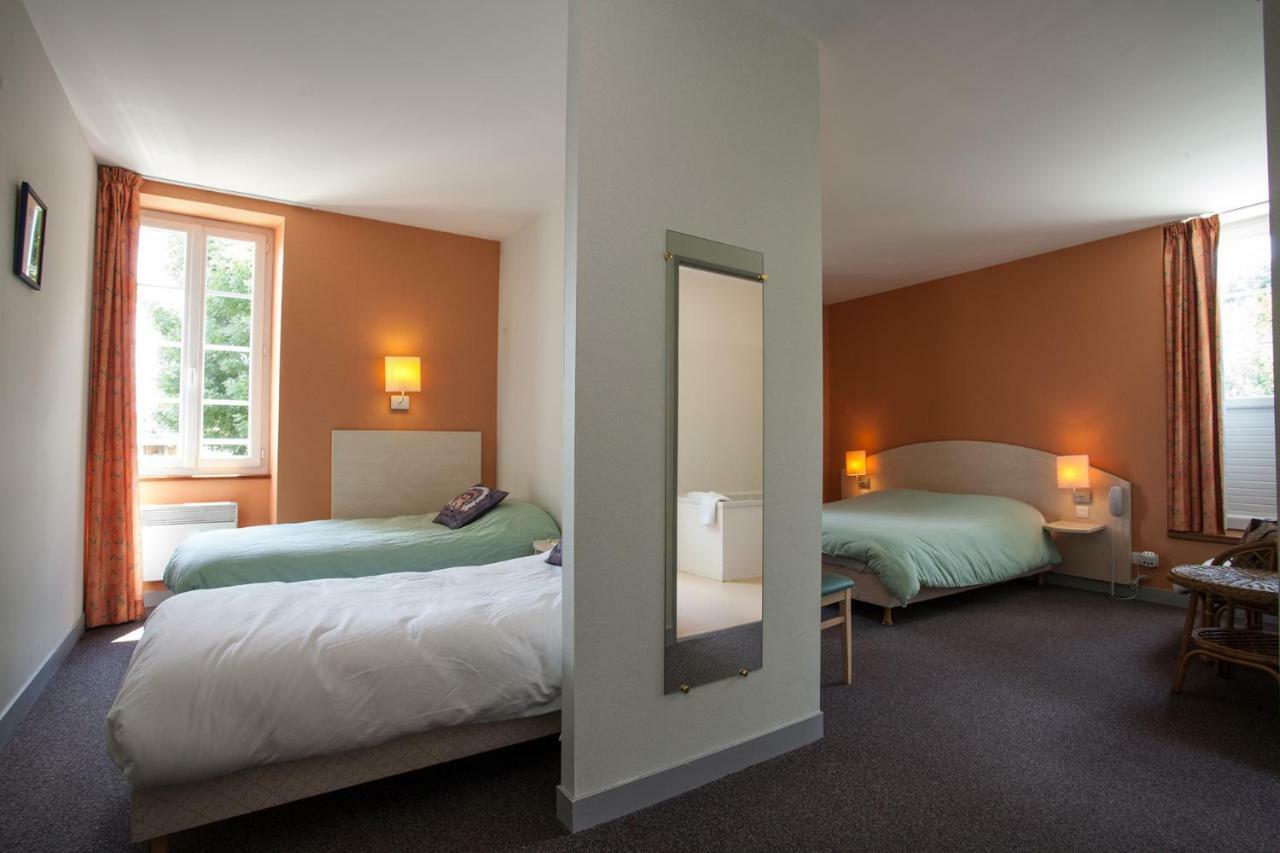 Hotel Le Lion D'Or Manzac-sur-Vern Esterno foto