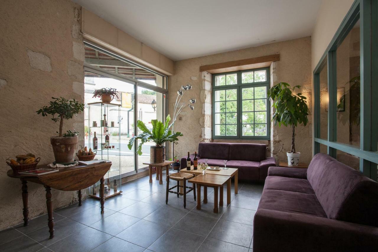 Hotel Le Lion D'Or Manzac-sur-Vern Esterno foto