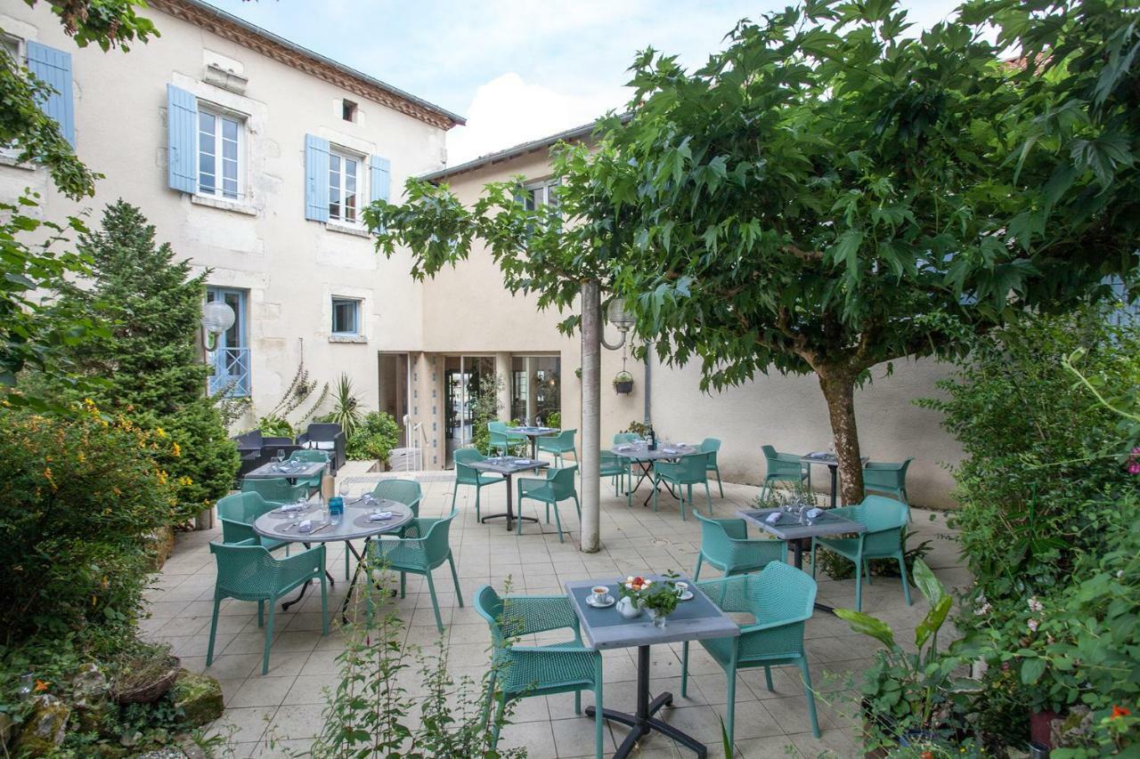 Hotel Le Lion D'Or Manzac-sur-Vern Esterno foto