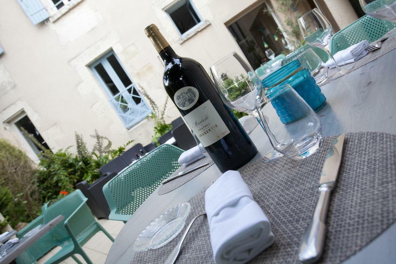 Hotel Le Lion D'Or Manzac-sur-Vern Esterno foto