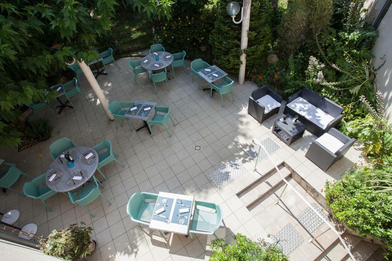 Hotel Le Lion D'Or Manzac-sur-Vern Esterno foto
